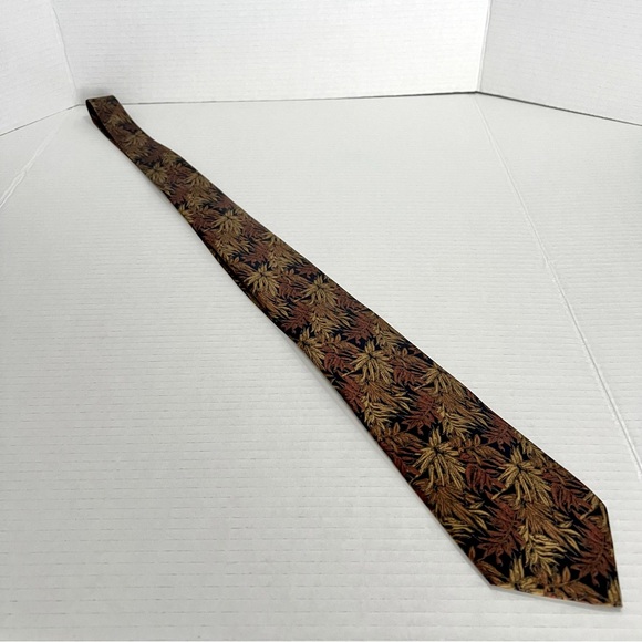VTG NINA RICCI Classic Fall Silk Necktie – Leaf Pattern – Made in France – 58” - Picture 5 of 6